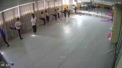 舞蹈班《监控破解》偷拍多位美女学员后台换衣服 截图12