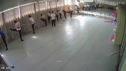 舞蹈班《监控破解》偷拍多位美女学员后台换衣服 截图14