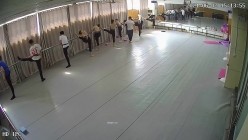 舞蹈班《监控破解》偷拍多位美女学员后台换衣服 截图15
