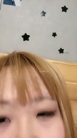 清纯学生妹 新人【雯雯是头猪】首次平台啪啪大秀 清纯外表却是满身符文 与金主床上激情啪啪 截图3