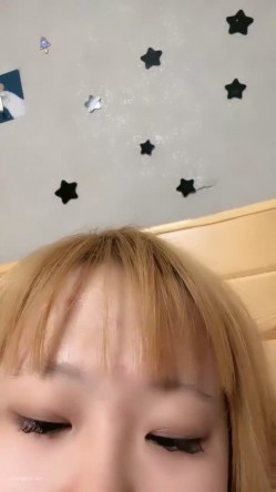 清纯学生妹 新人【雯雯是头猪】首次平台啪啪大秀 清纯外表却是满身符文 与金主床上激情啪啪 截图4