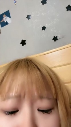 清纯学生妹 新人【雯雯是头猪】首次平台啪啪大秀 清纯外表却是满身符文 与金主床上激情啪啪 截图8