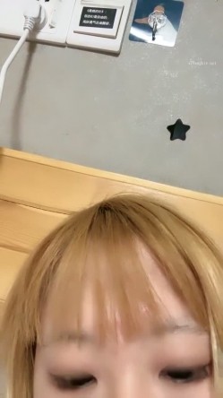 清纯学生妹 新人【雯雯是头猪】首次平台啪啪大秀 清纯外表却是满身符文 与金主床上激情啪啪 截图9