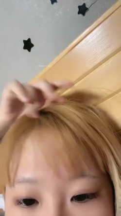 清纯学生妹 新人【雯雯是头猪】首次平台啪啪大秀 清纯外表却是满身符文 与金主床上激情啪啪 截图16