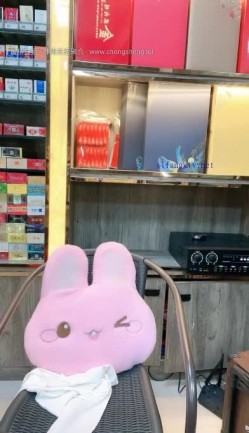 颜值少妇【烟酒店老板娘（羊羊）】在店里自慰喷水，道具自慰，大胆掰逼，颜值顶 截图9