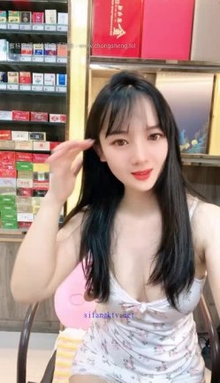 颜值少妇【烟酒店老板娘（羊羊）】在店里自慰喷水，道具自慰，大胆掰逼，颜值顶 截图12