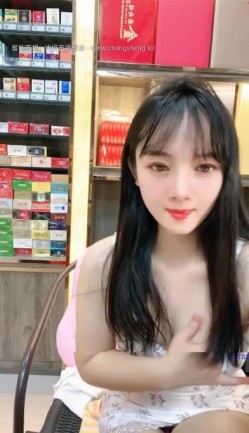 颜值少妇【烟酒店老板娘（羊羊）】在店里自慰喷水，道具自慰，大胆掰逼，颜值顶 截图13