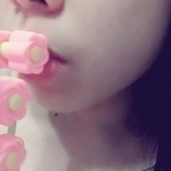 个人云盘企鹅私密空间被盗流出清纯90后妹子私下淫乱生活自拍小骚穴啥都往里塞附图1217P+视频80V整合1V 截图9