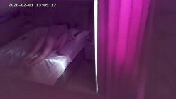 酒店偷拍 04年校花在本命年被扯下红内裤后入操穴的时候用一根手指抽插她菊花两穴齐玩弄的哀嚎说 截图2