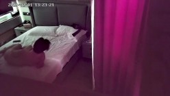 酒店偷拍 04年校花在本命年被扯下红内裤后入操穴的时候用一根手指抽插她菊花两穴齐玩弄的哀嚎说 截图6