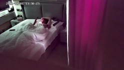 酒店偷拍 04年校花在本命年被扯下红内裤后入操穴的时候用一根手指抽插她菊花两穴齐玩弄的哀嚎说 截图8