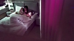 酒店偷拍 04年校花在本命年被扯下红内裤后入操穴的时候用一根手指抽插她菊花两穴齐玩弄的哀嚎说 截图13