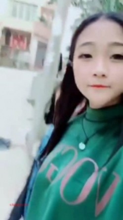 最新大学丽人贷流出-曾经的校花妹子朱x英为了钱也羞涩的张开双腿打开私处任人品鉴 截图1