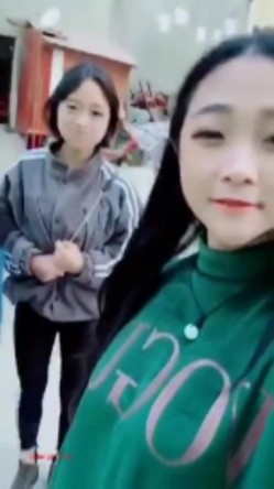 最新大学丽人贷流出-曾经的校花妹子朱x英为了钱也羞涩的张开双腿打开私处任人品鉴 截图2