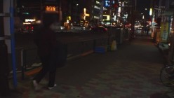 HMN-157 僕は男として見られてません…同じクラスの女子と相部屋ホテル 目の前で丸裸で騒ぎ出した2人にフル勃起… 朝までチ●ポを中出しオモチャにされちゃった日。 倉本すみれ 松本いちか 截图1