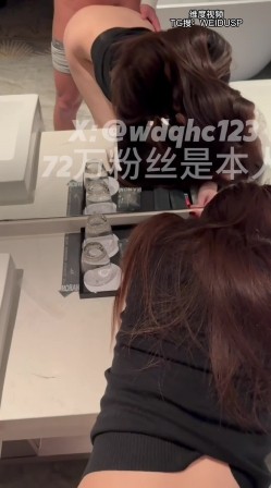 推特68万良家杀手「我的枪好长」付费资源 近期的一些短视频：车震、射臀、女上位、牛仔裤后入 截图2
