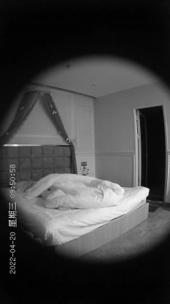 【最新流出解密 ️安防摄像头】猥琐姐夫偷情漂亮小姨子连操两次 叫声淫叫“姐夫 再来一次啊”超清3K原版 截图1