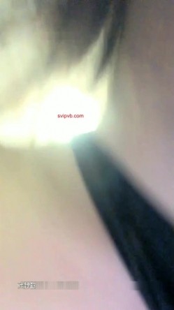 网红脸长发气质大美女家中和铁杆粉丝中年男激情啪啪,男的干累后又用情趣道具玩弄美逼,到处都是淫叫声!国语! 截图11