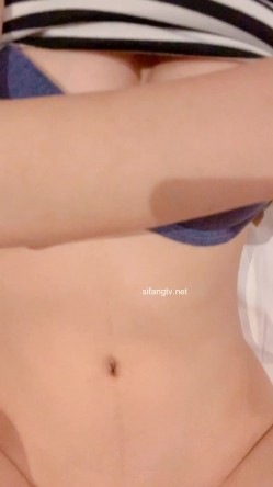 表妹20岁这大奶子晃的很厉害没少让人玩 截图11