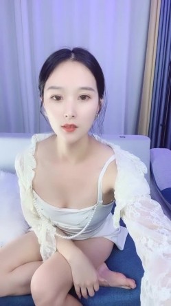 超级高档御姐！长得像明星童X，无敌甜美大长腿，把美腿伸直了自慰，高价密码房，声音甜美喜欢唠嗑，9分高颜值8分好身材 截图1