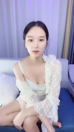 超级高档御姐！长得像明星童X，无敌甜美大长腿，把美腿伸直了自慰，高价密码房，声音甜美喜欢唠嗑，9分高颜值8分好身材 截图3