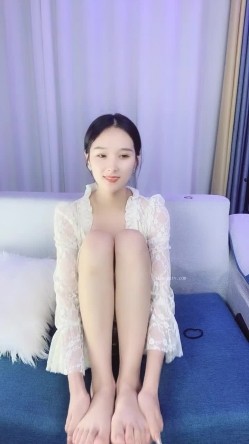 超级高档御姐！长得像明星童X，无敌甜美大长腿，把美腿伸直了自慰，高价密码房，声音甜美喜欢唠嗑，9分高颜值8分好身材 截图7