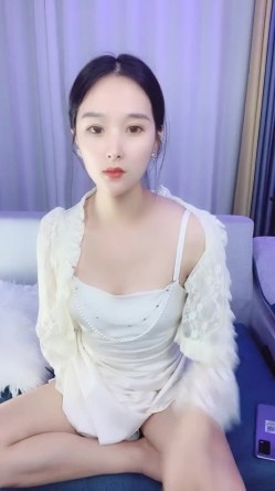 超级高档御姐！长得像明星童X，无敌甜美大长腿，把美腿伸直了自慰，高价密码房，声音甜美喜欢唠嗑，9分高颜值8分好身材 截图11