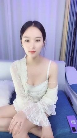 超级高档御姐！长得像明星童X，无敌甜美大长腿，把美腿伸直了自慰，高价密码房，声音甜美喜欢唠嗑，9分高颜值8分好身材 截图12