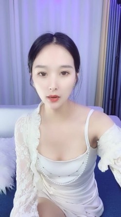超级高档御姐！长得像明星童X，无敌甜美大长腿，把美腿伸直了自慰，高价密码房，声音甜美喜欢唠嗑，9分高颜值8分好身材 截图16