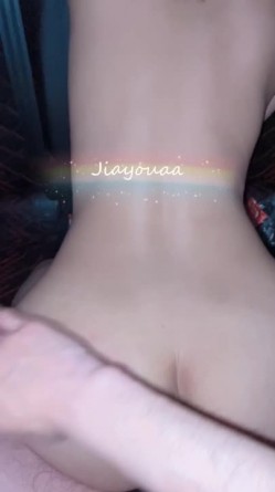 绿帽癖老公找单男艹爱妻 模特身材极品娇妻『短裙无内』淫妻福利 ，主动张开黑丝M腿 满嘴淫语呻吟不断！ 截图1