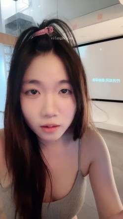 热门精品校花~【猫猫在校 】浴缸足交吃鸡 无套调教的好爽 截图2