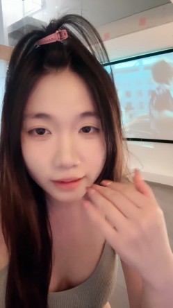 热门精品校花~【猫猫在校 】浴缸足交吃鸡 无套调教的好爽 截图3