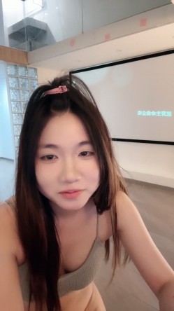 热门精品校花~【猫猫在校 】浴缸足交吃鸡 无套调教的好爽 截图4