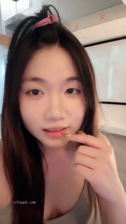 热门精品校花~【猫猫在校 】浴缸足交吃鸡 无套调教的好爽 截图5