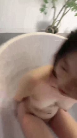 热门精品校花~【猫猫在校 】浴缸足交吃鸡 无套调教的好爽 截图12