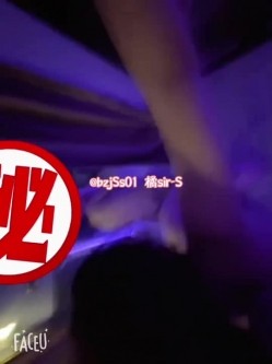 专约极品大神『橘sir-S』在全校师生面前展示一波“体操运动”小母狗羞耻的看着落地窗外的学生和老师，被前后夹击 截图15
