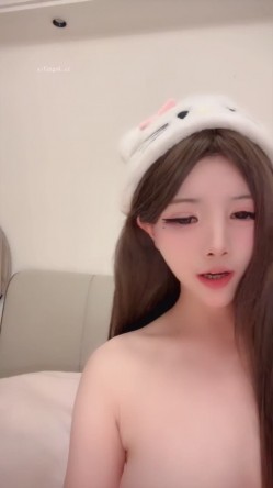 咪咪超大网红 女神级别【禾财映月】收费房大秀 截图7