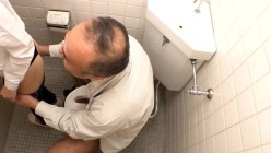 NGOD-146 パート先の中年男に駅の便所でハメられた妻 通野未帆 截图3