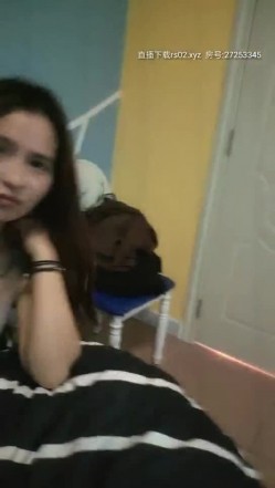 现在都爱玩群P了，【女大学生和少妇】两个妹子都露脸，颜值高，良家范，胸大水多，姿势多多玩得开，美女还能这么骚，眼镜哥艳福不浅 截图1