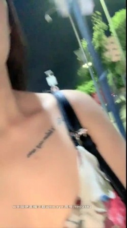 【你好迷人】户外勾引主播直播回放，户外勾引陌生人，厕所打炮，户外露出自慰 截图8