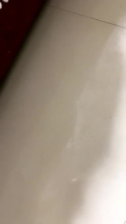 小哥网上聊了很久的高颜值极品美女终于勾搭成功约到家中,洗澡时已经在浴室干她了,又到床上狠狠插,逼毛真旺.国语! 截图3