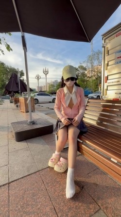 yaoyao0741(小夭) - 深圳南山03年极品露出反差学妹 表面文静内里淫荡自由穿梭校园露出 截图2