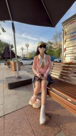 yaoyao0741(小夭) - 深圳南山03年极品露出反差学妹 表面文静内里淫荡自由穿梭校园露出 截图3