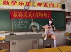 yaoyao0741(小夭) - 深圳南山03年极品露出反差学妹 表面文静内里淫荡自由穿梭校园露出 截图1
