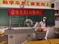 yaoyao0741(小夭) - 深圳南山03年极品露出反差学妹 表面文静内里淫荡自由穿梭校园露出 截图3