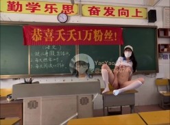 yaoyao0741(小夭) - 深圳南山03年极品露出反差学妹 表面文静内里淫荡自由穿梭校园露出 截图13