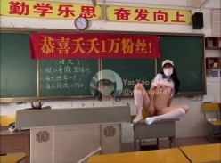 yaoyao0741(小夭) - 深圳南山03年极品露出反差学妹 表面文静内里淫荡自由穿梭校园露出 截图14
