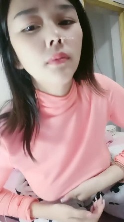 风味十足 极品少妇【小阿姨来了】为生活~在出租屋大秀直播~！强烈推荐，很有味道的小姐姐，完美奶子~！ 截图1