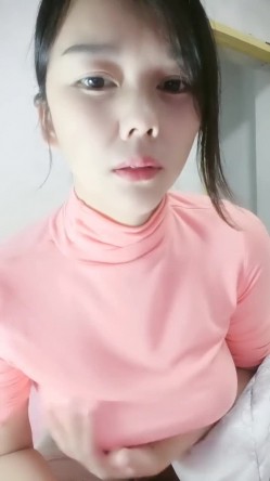 风味十足 极品少妇【小阿姨来了】为生活~在出租屋大秀直播~！强烈推荐，很有味道的小姐姐，完美奶子~！ 截图3