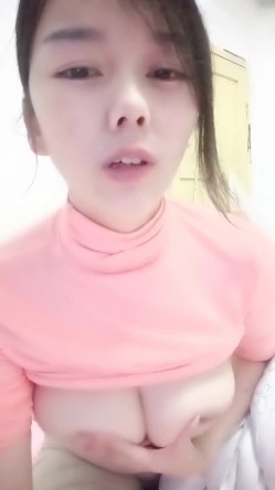 风味十足 极品少妇【小阿姨来了】为生活~在出租屋大秀直播~！强烈推荐，很有味道的小姐姐，完美奶子~！ 截图4